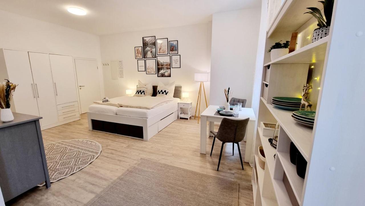 Stadtgarten-Studios - Im Zentrum Mit Parkplatz Вайнгартен Экстерьер фото